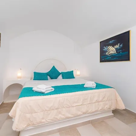 Holiday home Cave *