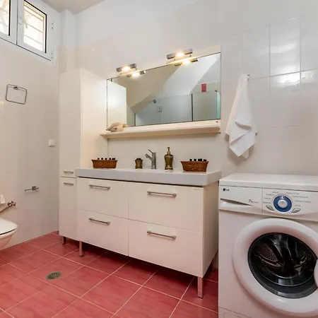 Cave 別荘 モノリソス